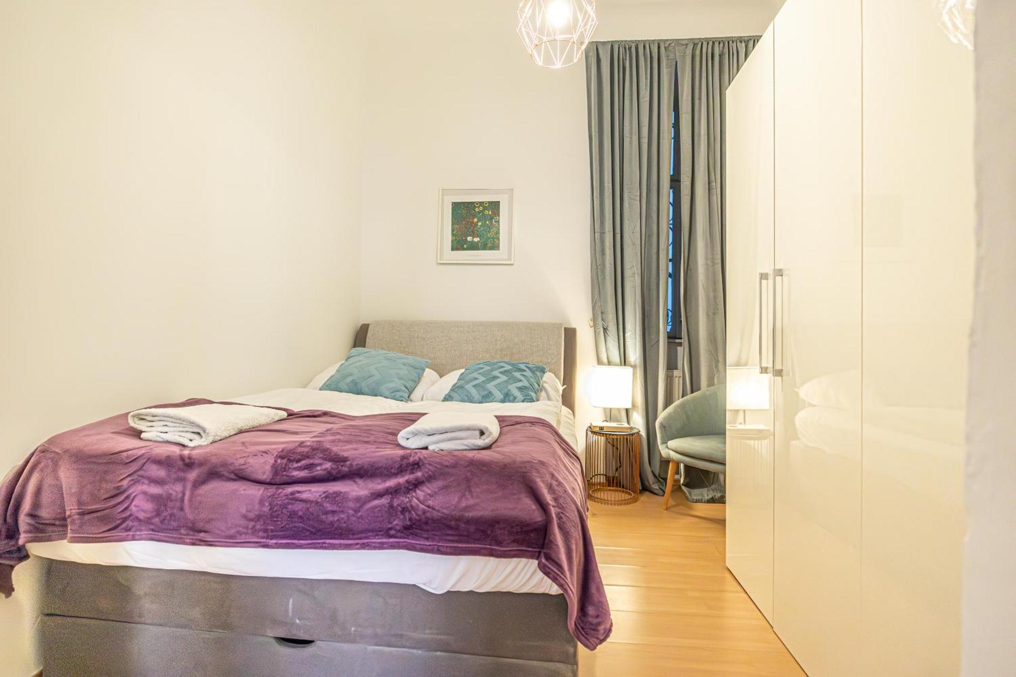 Chic & Modern 1Br Apt, Prime Spot Apartment
